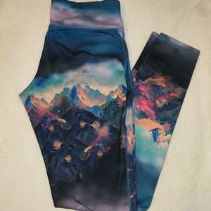 Gorgeous mountainscape print workout leggings
